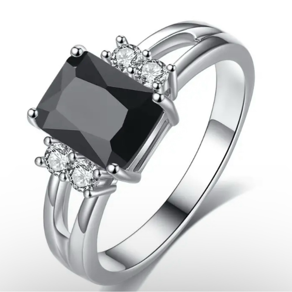 Beautiful Back Zircon Ring - Picture 8 of 8